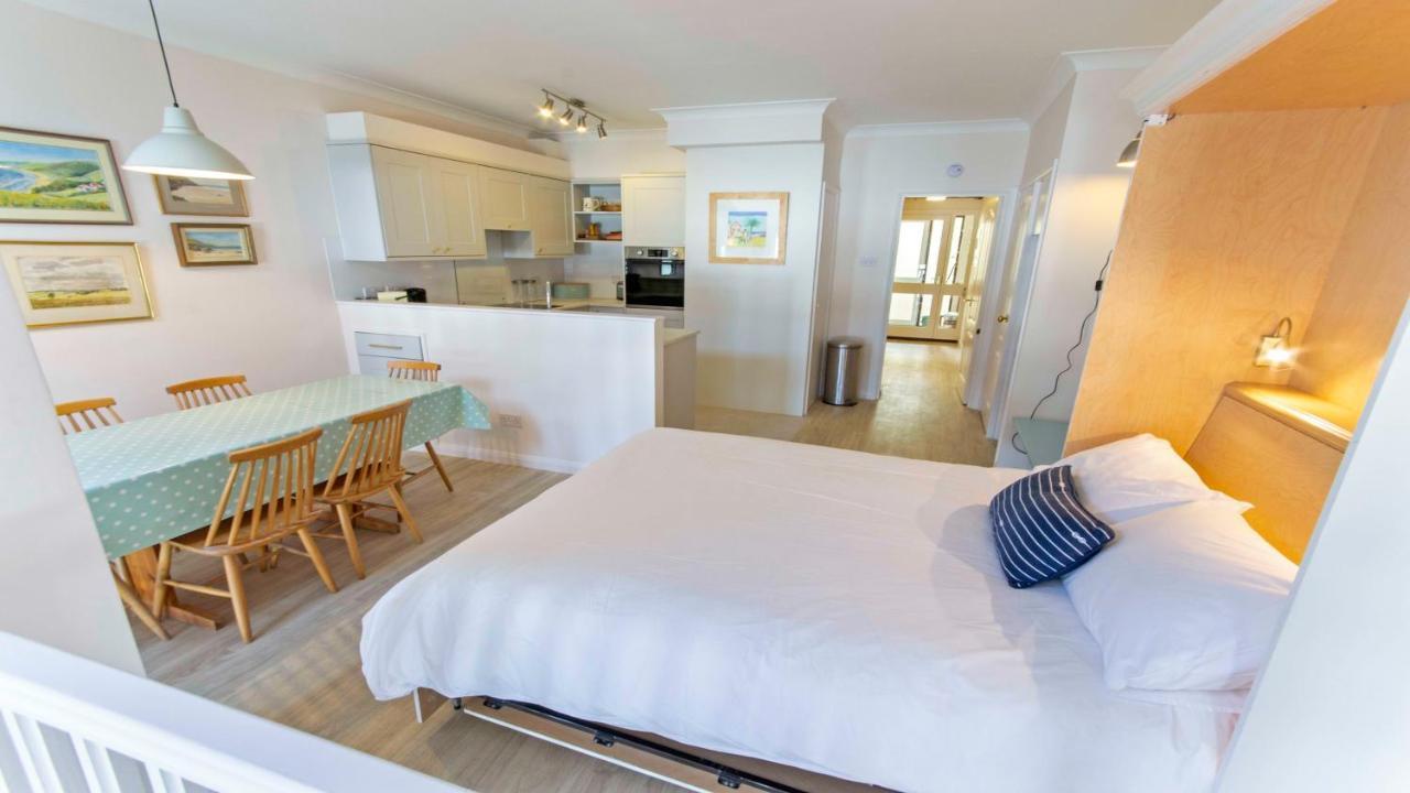 Clifton Court Apt 16 With Indoor Heated Pool & Sea Views Leilighet Croyde Eksteriør bilde